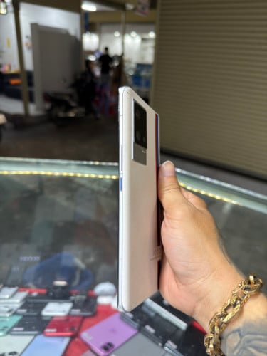 iQOO 8 Pro CH សុីម២ , Ram12GB HD256GB Phone Condition 95% , បែកថាច់បន្តិច , ម៉ាស៊ីនសានុំហ្សីន