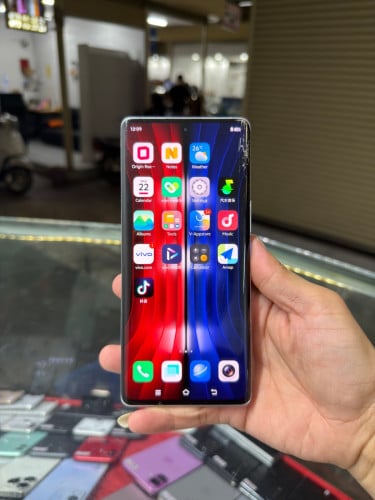 iQOO 8 Pro CH សុីម២ , Ram12GB HD256GB Phone Condition 95% , បែកថាច់បន្តិច , ម៉ាស៊ីនសានុំហ្សីន