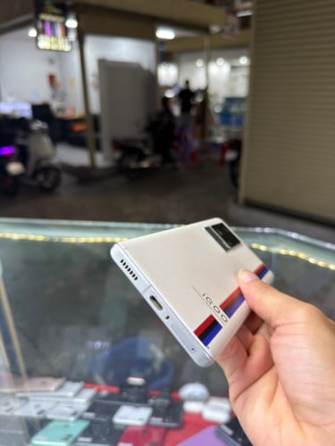 iQOO 8 Pro CH សុីម២ , Ram12GB HD256GB Phone Condition 95% , បែកថាច់បន្តិច , ម៉ាស៊ីនសានុំហ្សីន