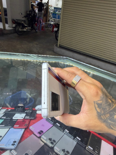 iQOO 8 Pro CH សុីម២ , Ram12GB HD256GB Phone Condition 95% , បែកថាច់បន្តិច , ម៉ាស៊ីនសានុំហ្សីន