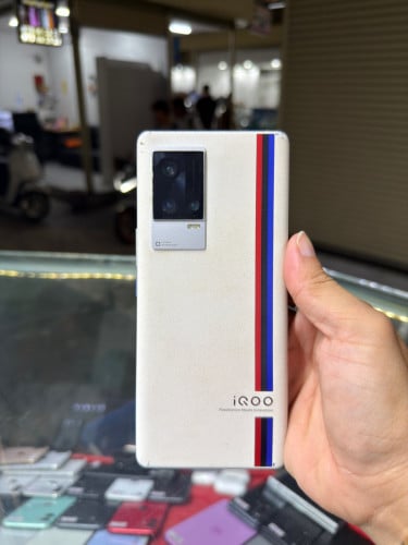 iQOO 8 Pro CH សុីម២ , Ram12GB HD256GB Phone Condition 95% , បែកថាច់បន្តិច , ម៉ាស៊ីនសានុំហ្សីន