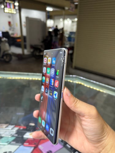 iQOO 8 Pro CH សុីម២ , Ram12GB HD256GB Phone Condition 95% , បែកថាច់បន្តិច , ម៉ាស៊ីនសានុំហ្សីន