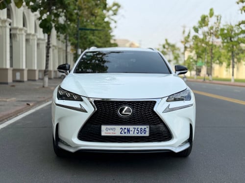 Lexus NX200T ឆ្នាំ 016 F sport 5ប៊ូតុង ប៉ុង2 ក្នុងឈើរី