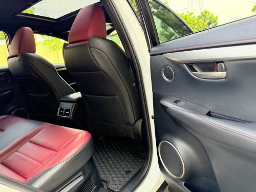 Lexus NX200T ឆ្នាំ 016 F sport 5ប៊ូតុង ប៉ុង2 ក្នុងឈើរី
