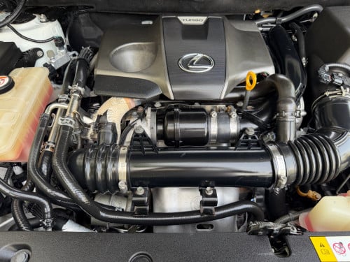 Lexus NX200T ឆ្នាំ 016 F sport 5ប៊ូតុង ប៉ុង2 ក្នុងឈើរី