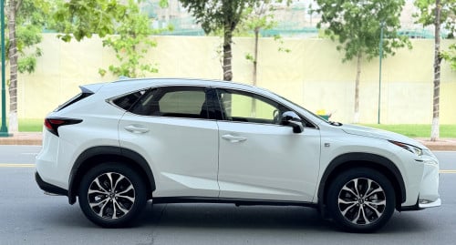 Lexus NX200T ឆ្នាំ 016 F sport 5ប៊ូតុង ប៉ុង2 ក្នុងឈើរី