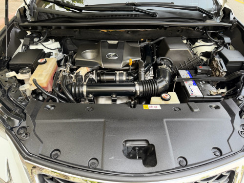 Lexus NX200T ឆ្នាំ 016 F sport 5ប៊ូតុង ប៉ុង2 ក្នុងឈើរី