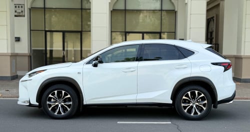 Lexus NX200T ឆ្នាំ 016 F sport 5ប៊ូតុង ប៉ុង2 ក្នុងឈើរី