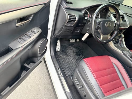 Lexus NX200T ឆ្នាំ 016 F sport 5ប៊ូតុង ប៉ុង2 ក្នុងឈើរី