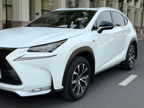 Lexus NX200T ឆ្នាំ 016 F sport 5ប៊ូតុង ប៉ុង2 ក្នុងឈើរី