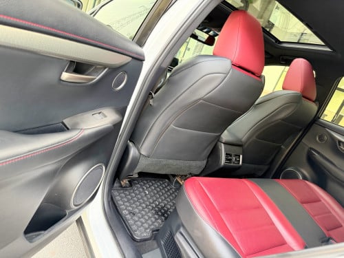 Lexus NX200T ឆ្នាំ 016 F sport 5ប៊ូតុង ប៉ុង2 ក្នុងឈើរី