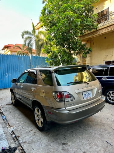 Lexus RX300 ឆ្នាំ1999 ប៉ុង​2​ ហ្គាស​ហេីយ​