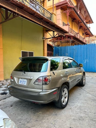 Lexus RX300 ឆ្នាំ1999 ប៉ុង​2​ ហ្គាស​ហេីយ​