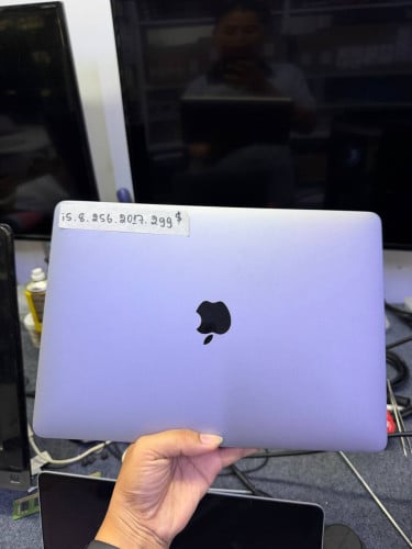 MacBook pro 13" 2017 (លក់ $250 ដាច់)