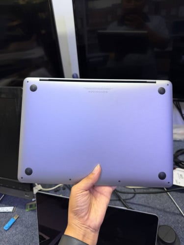 MacBook pro 13" 2017 (លក់ $250 ដាច់)