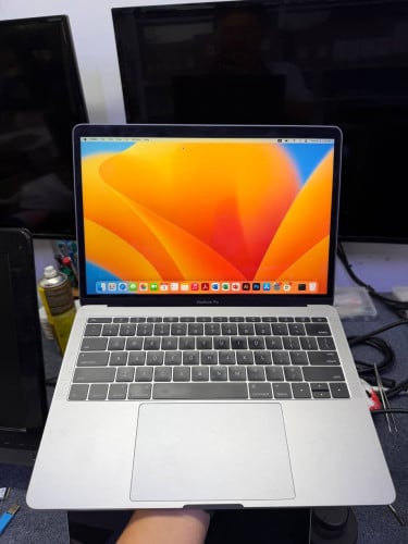 MacBook pro 13" 2017 (លក់ $250 ដាច់)