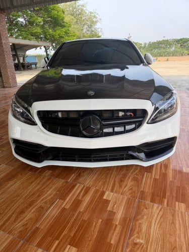 Mercedes C300.4MATiC ឡានស្អាតគ្រាន់តែគ្រឿងលែងជិតមួយមឿនដុលាឡាននាក់ប្រេី