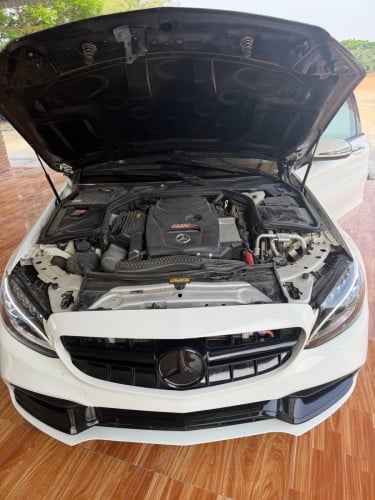 Mercedes C300.4MATiC ឡានស្អាតគ្រាន់តែគ្រឿងលែងជិតមួយមឿនដុលាឡាននាក់ប្រេី