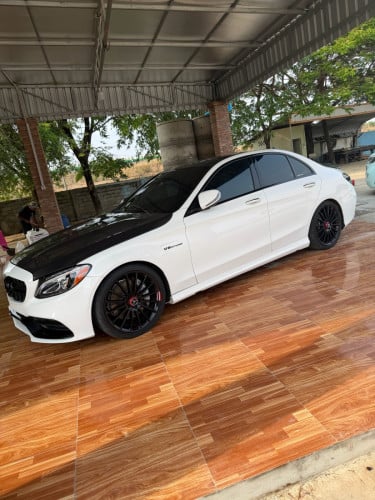 Mercedes C300.4MATiC ឡានស្អាតគ្រាន់តែគ្រឿងលែងជិតមួយមឿនដុលាឡាននាក់ប្រេី