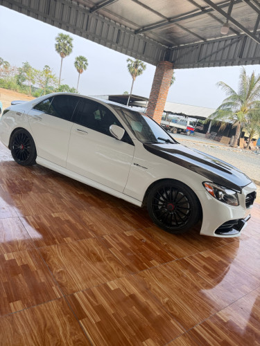 Mercedes C300.4MATiC ឡានស្អាតគ្រាន់តែគ្រឿងលែងជិតមួយមឿនដុលាឡាននាក់ប្រេី