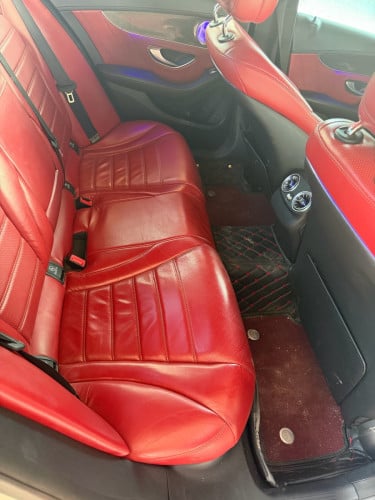 Mercedes C300.4MATiC ឡានស្អាតគ្រាន់តែគ្រឿងលែងជិតមួយមឿនដុលាឡាននាក់ប្រេី