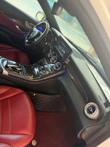 Mercedes C300.4MATiC ឡានស្អាតគ្រាន់តែគ្រឿងលែងជិតមួយមឿនដុលាឡាននាក់ប្រេី