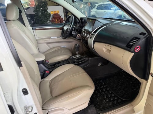 Mitsubishi Pajero Sport 2015​ ម៉ាសុីនម៉ាសូត