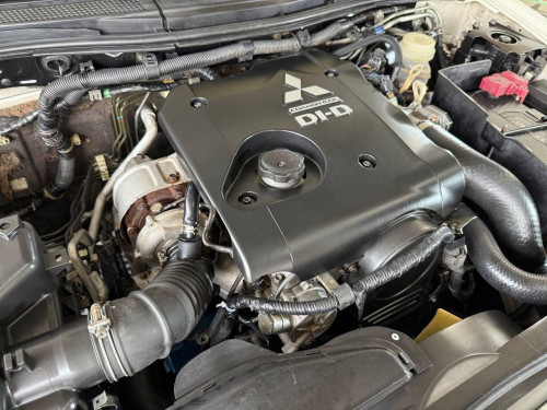 Mitsubishi Pajero Sport 2015​ ម៉ាសុីនម៉ាសូត