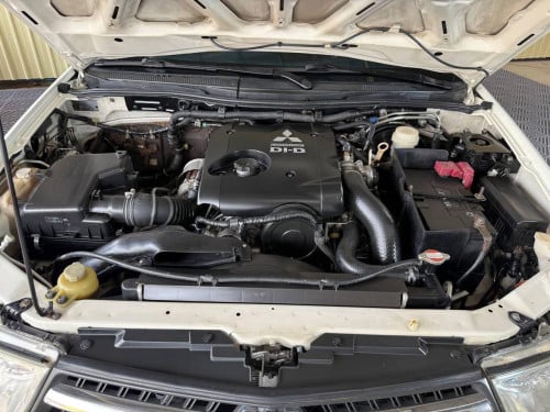 Mitsubishi Pajero Sport 2015​ ម៉ាសុីនម៉ាសូត