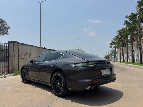 Porches Panamera