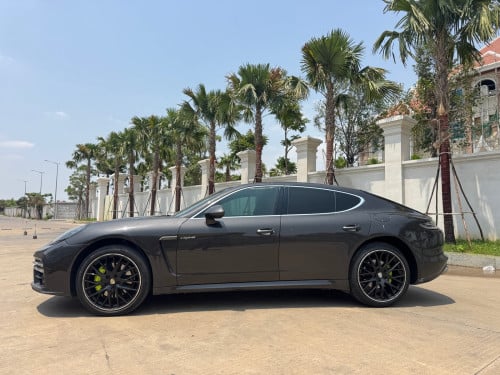 Porches Panamera