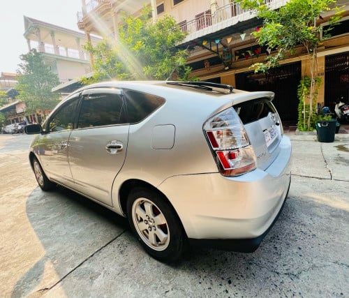 Prius 04 full option រំលោះសុទ្ធបាន