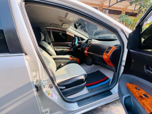 Prius 04 full option រំលោះសុទ្ធបាន