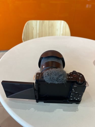 SONY ZVE10 400$ (BODY)