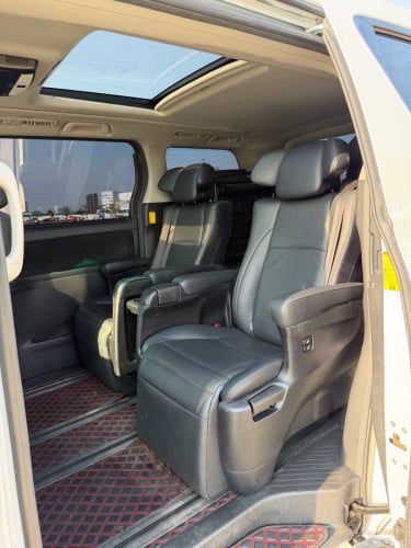 Toyota Alphard បើកដំបូល 2012