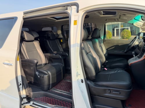 Toyota Alphard បើកដំបូល 2012