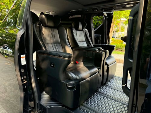 Toyota Alphart  ស្ពិច រុស្សុី  ឡានថ្មីម្ចាស់ដើម អត់បាញ់ថ្នាំ គីឡូប្រើតិច