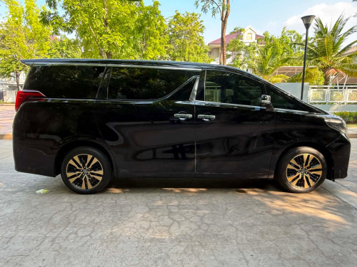 Toyota Alphart  ស្ពិច រុស្សុី  ឡានថ្មីម្ចាស់ដើម អត់បាញ់ថ្នាំ គីឡូប្រើតិច