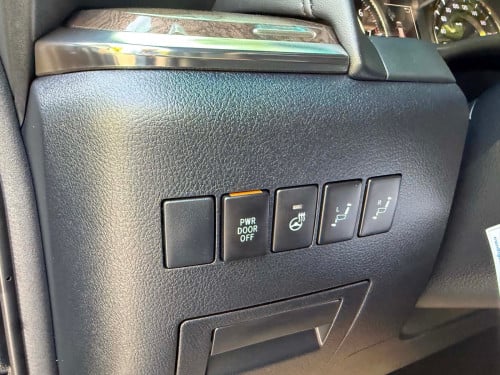 Toyota Alphart  ស្ពិច រុស្សុី  ឡានថ្មីម្ចាស់ដើម អត់បាញ់ថ្នាំ គីឡូប្រើតិច