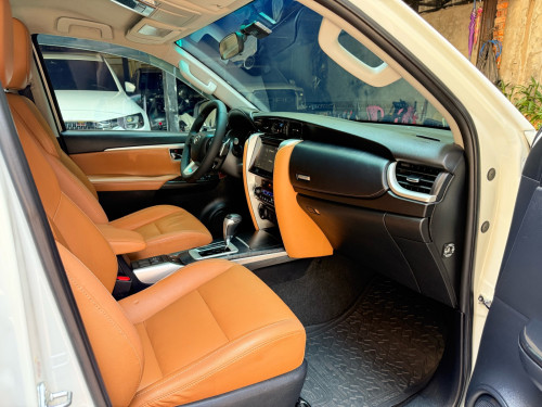 TOYOTA Fortuner នៅថ្មីណាស់ម្ចាស់ដើម,Year:2018 ជិះបានតិច