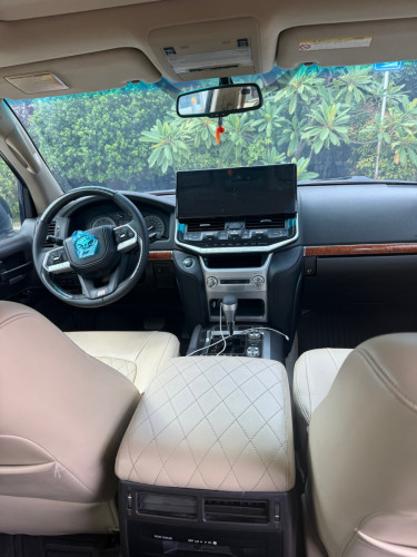 V Auto 8888