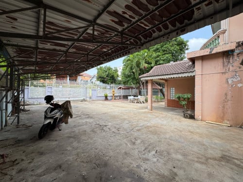 Villa 5 Bedrooms For Rent in Toul Kork Area
