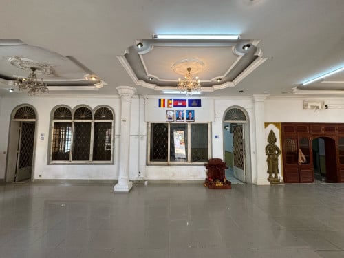 Villa 5 Bedrooms For Rent in Toul Kork Area