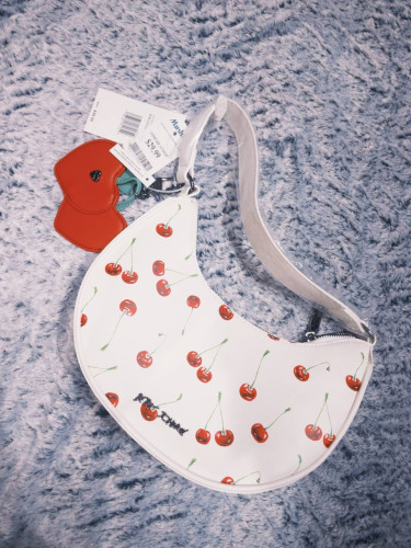 Women’s Handbag កាបូបយួរដៃមនុស្សស្រី