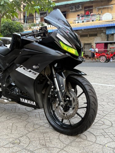 Yamaha R15