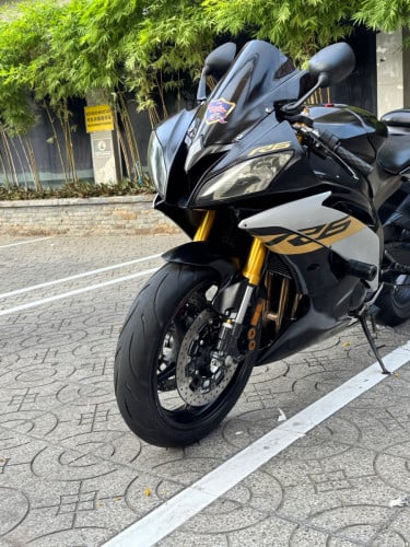 Yamaha R6