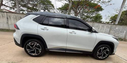YARIS. CROSS . ឆ្នាំ 2024 Fulloption