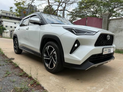YARIS. CROSS . ឆ្នាំ 2024 Fulloption