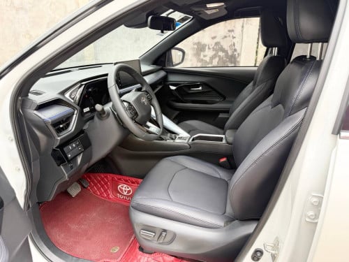 YARIS. CROSS . ឆ្នាំ 2024 Fulloption