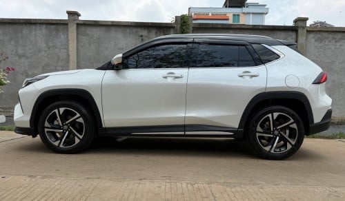 YARIS. CROSS . ឆ្នាំ 2024 Fulloption